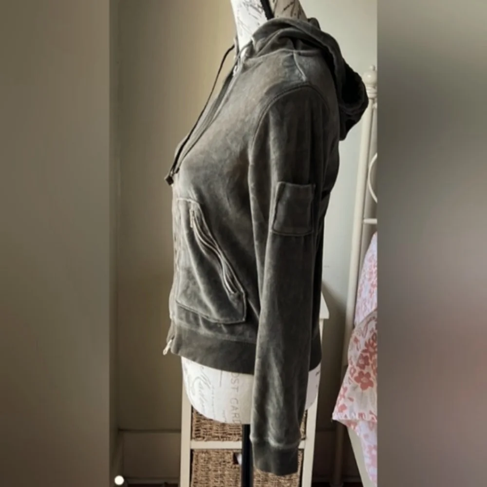 Banana Republic velour olive green hoodie with zipper pockets in size M - Picture 5 of 9